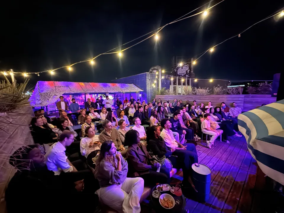 Le public de la soirée Cosy Comedy au Rooftop 105 du 30 septembre 2026